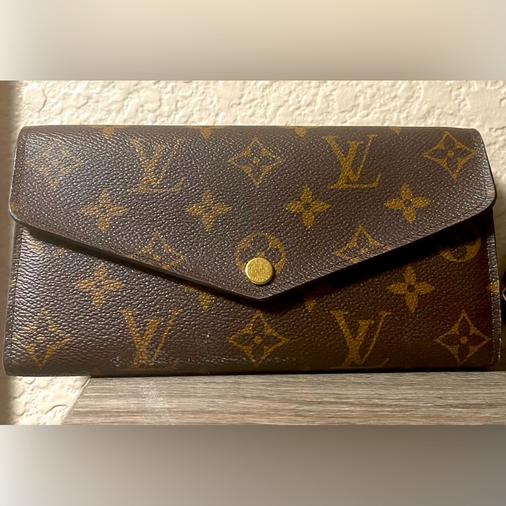 Louis Vuitton Sarah Wallet. !!!!